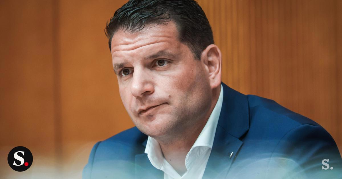 Predsednik DZ Zoran Stevanović. O obeh predlogih za razrešitev bo DZ odločal na sprotnem tajnem glasovanju. Foto: STA, prevzeto s Siol.net.